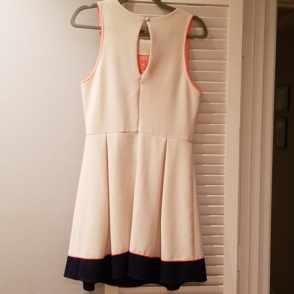 Dress - Picture 4 of 5